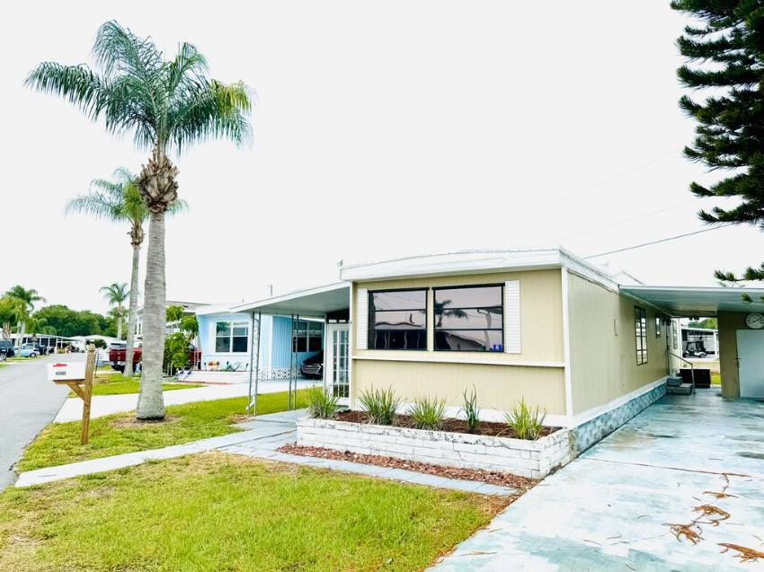 99 Pineapple a Winter Haven, FL Mobile or Manufactured Home for Sale
